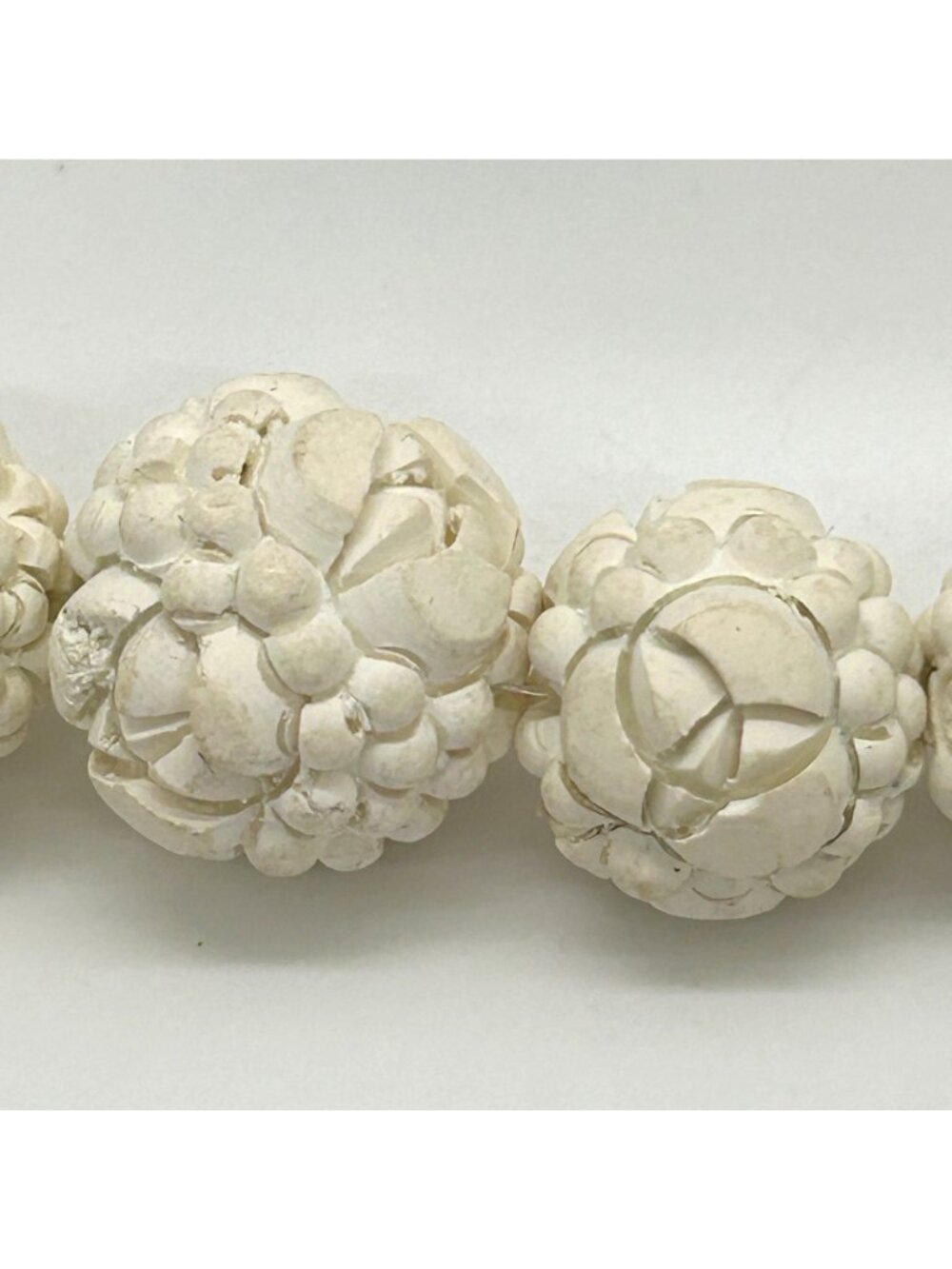 Vintage Carved Celluloid Bead Necklace With Floral & Swirl Designs In Cream Ivor - Picture 9 of 12